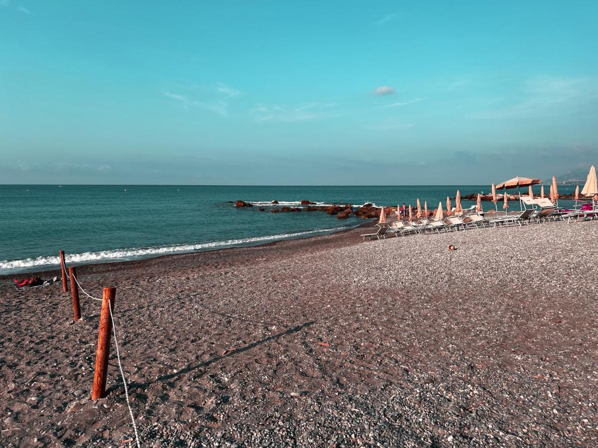 Appartamento Al Mare 文蒂米利亚 外观 照片